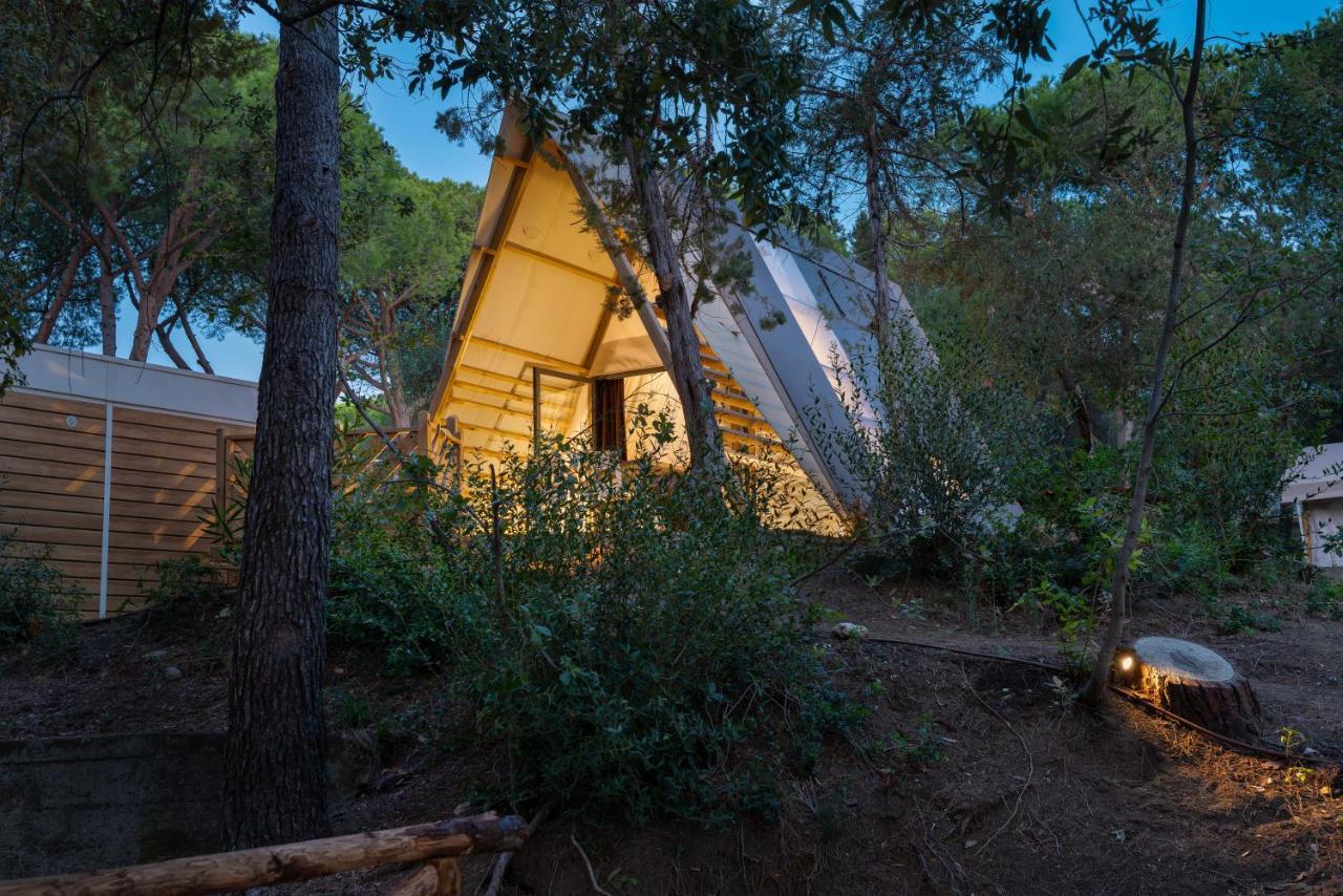 Camping Il Capannino Glamping Village Марина-ді-Біббона Екстер'єр фото