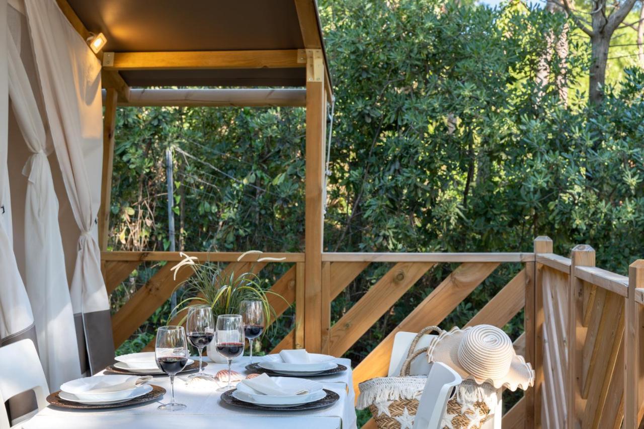 Camping Il Capannino Glamping Village Марина-ді-Біббона Екстер'єр фото