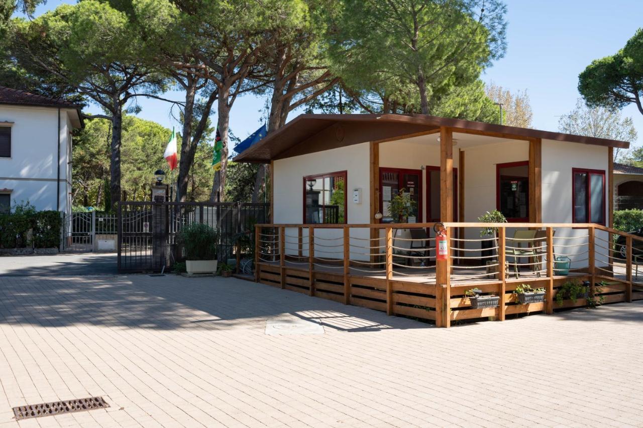 Camping Il Capannino Glamping Village Марина-ді-Біббона Екстер'єр фото