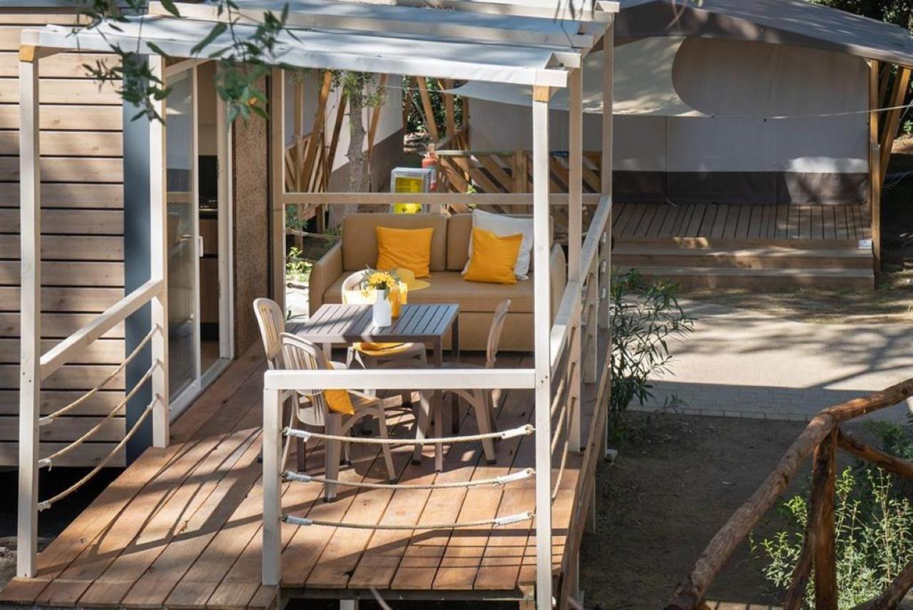 Camping Il Capannino Glamping Village Марина-ді-Біббона Екстер'єр фото